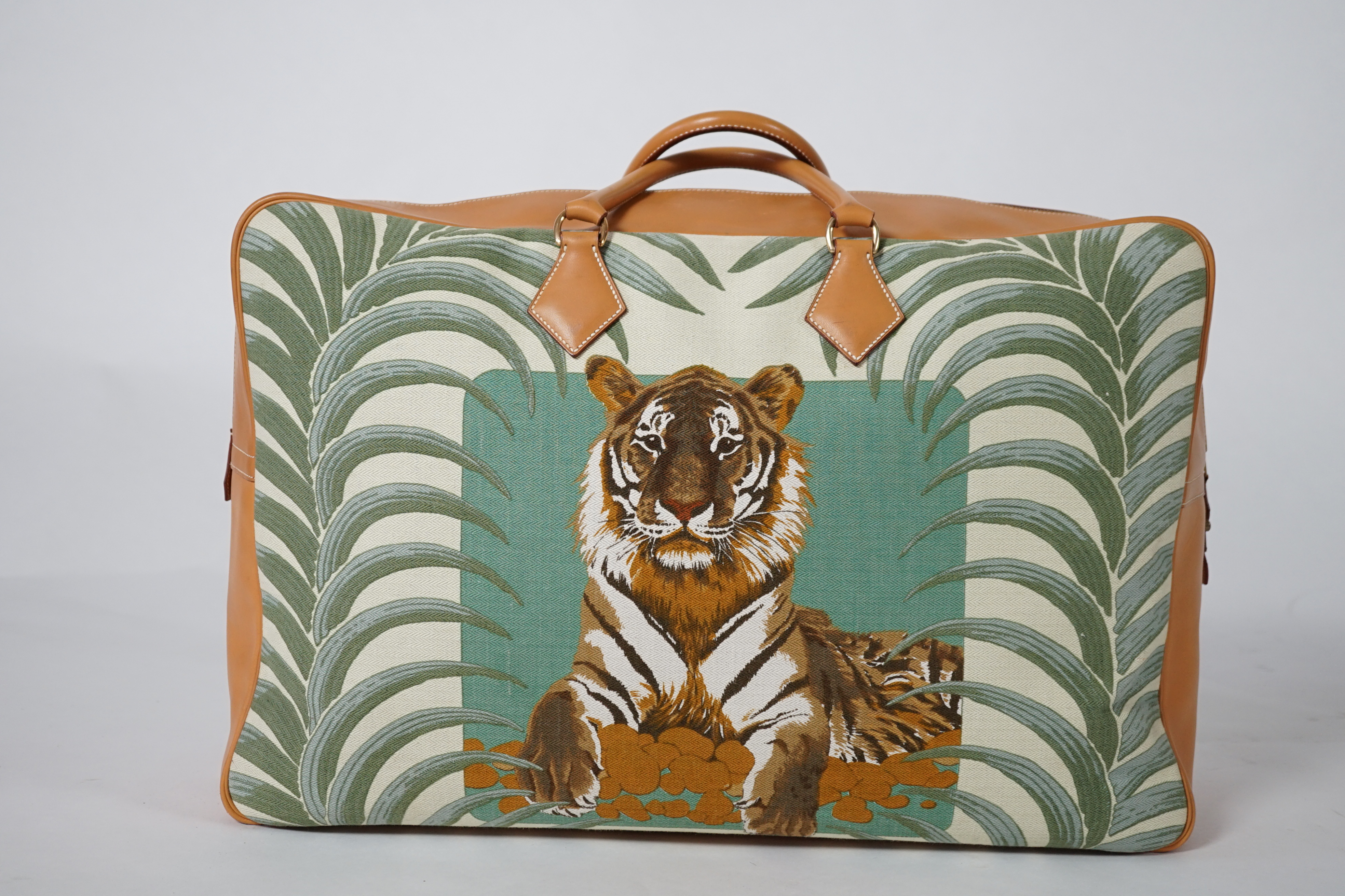 A Hermès Royal Tiger Plume 60 travel bag in leather and linen, height 37cm, width 57cm, depth 22cm